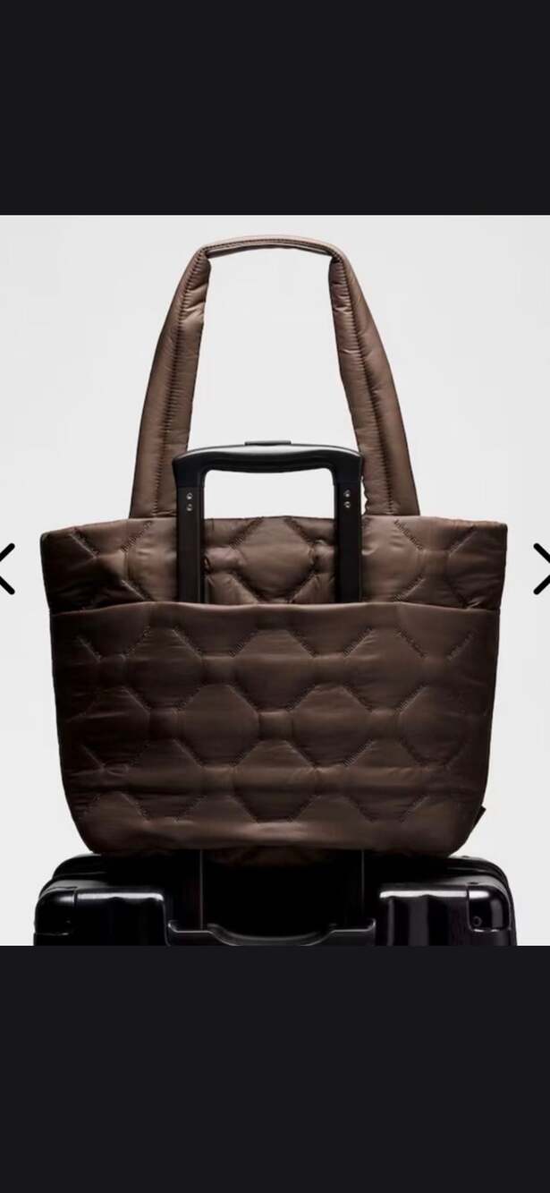 Lululemon Quilty Pleasures Tote Bag Medium 12L Walnut Crunch SOLD OUT - Picture 3 of 6
